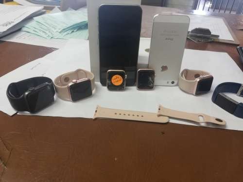 Iphone 6, Iphone 5S & 5 x Apple 2 Watches (Massive Bargain) worth over R30k