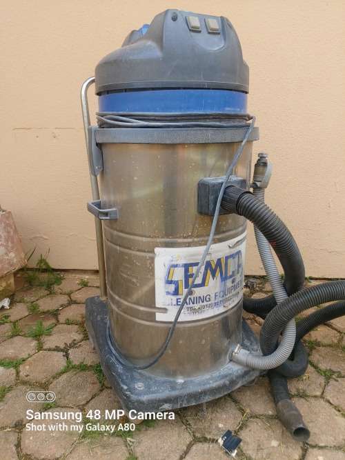 INDUSTRIAL SEMCA 80L VACUUM CLEANER, 2000W FOR HEAVY CLEANING