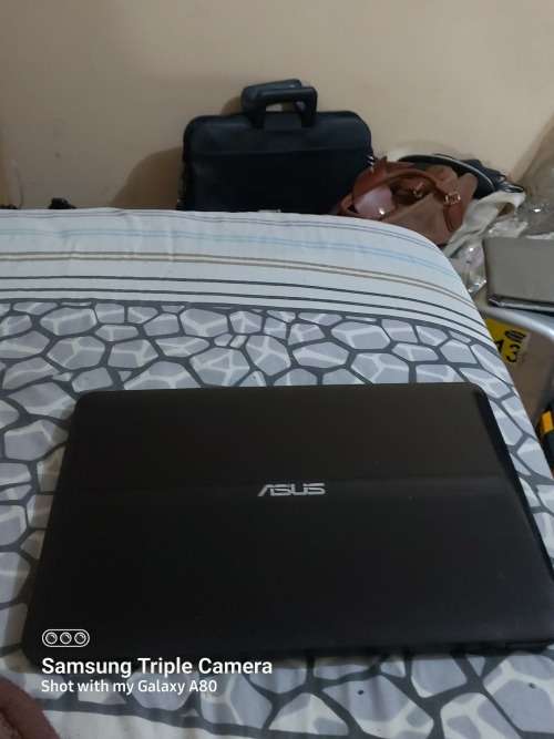 Master Piece Asus x556u i5 6th gen, 500gb, 4gb,  Intel 520 graphics,  9/10 condition.
