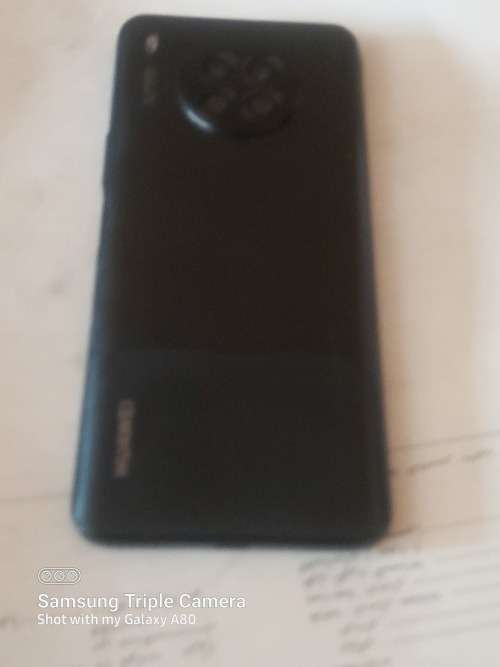 Huawei Nova 8i,128, 6gb, 64mp faulty