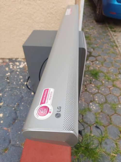 MASSIVE LG LAS550H 2.1 Ch 320W Soundbar with Wireless Subwoofer, EXCELLENT MUSIC EXPERIENCE