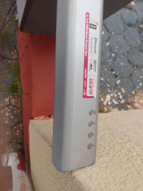 MASSIVE LG LAS550H 2.1 Ch 320W Soundbar with Wireless Subwoofer, EXCELLENT MUSIC EXPERIENCE
