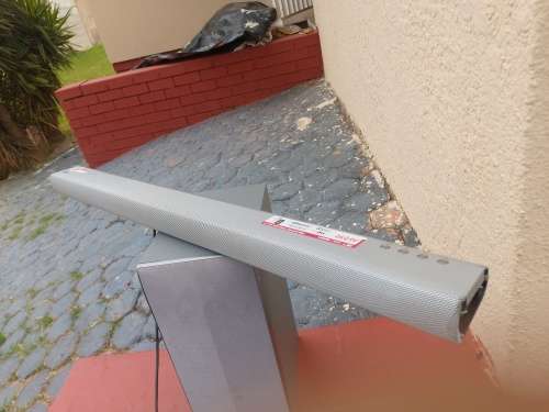 MASSIVE LG LAS550H 2.1 Ch 320W Soundbar with Wireless Subwoofer, EXCELLENT MUSIC EXPERIENCE