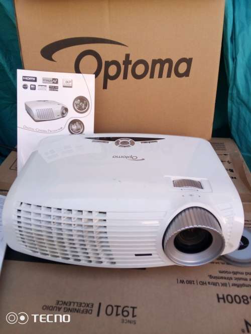 A Grade Optoma HD20 DLP Projector,with all the whistles, HDMI,Box, Manual and Disc