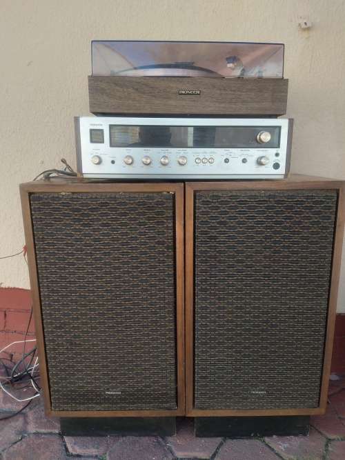 Pioneer Prelude 4000A and Pioneer PL-12 Turntable in working as in the pictures, 50 year old system