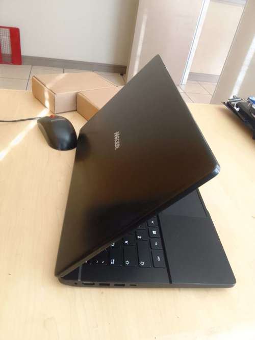 Mecer Z140C Edu+, 500gb, 4gb ram, 1.10ghz, windows 10 in great condition