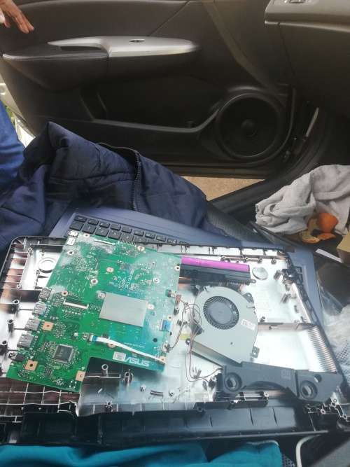 ASUS X543UA - DM2596T i7- 8550u, 1TB, 8GB RAM, WIN 10, parts without screen & casing