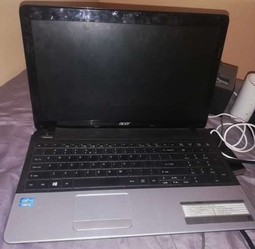 Acer Travel Mate i3, 3rd Gen, 500gb, 4gb, 2.4Ghz, HD Graphics 4000. Damaged left hinge. Easy fix