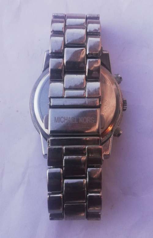 Authentic Michael Kors MK10207B woman watch. Worth R6000