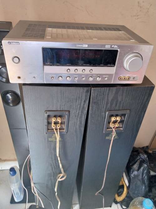 Very Powerful Yamaha RX-V361 Amplifier, Samsung Blu Ray player, in excellent condition