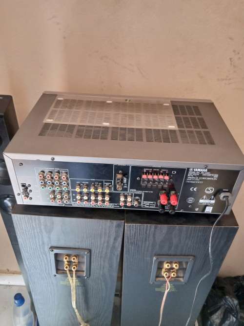 Very Powerful Yamaha RX-V361 Amplifier, Samsung Blu Ray player, in excellent condition