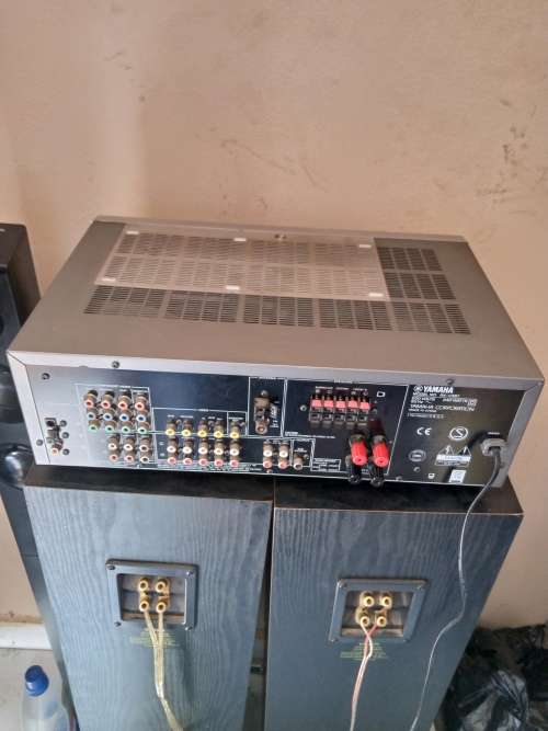 Very Powerful Yamaha RX-V361 Amplifier, Samsung Blu Ray player, in excellent condition