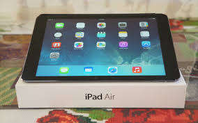 Apple IPad Air 32gb Space Gray cellular & wifi, in 9.8 / 10 condition