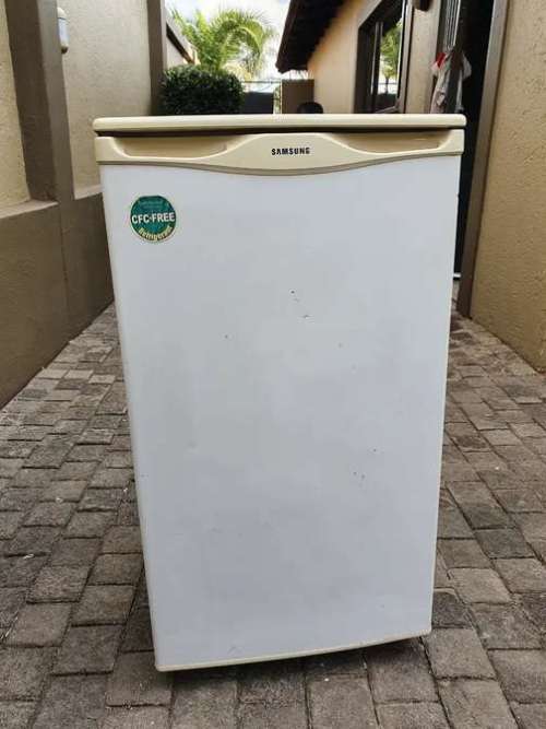 SAMSUNG  SG-12 DCGWHN 118l Bar Fridge