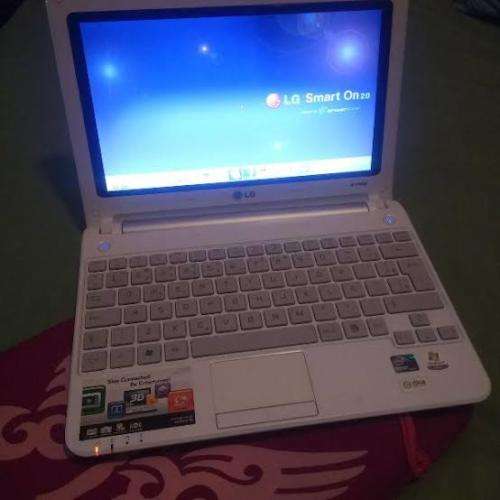 Beautiful LG X140 Laptop, 250gb, 2gb ram, 1.83 Ghz, Windows 7, working condition needs battery