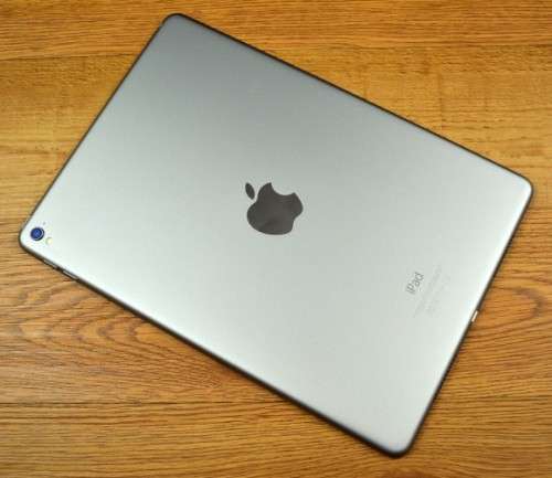 Monstrous iPad Pro 9.7 (A1674)256gb rom, 12mp, 2gb ram, 7406 mAh battery. In prestine condition