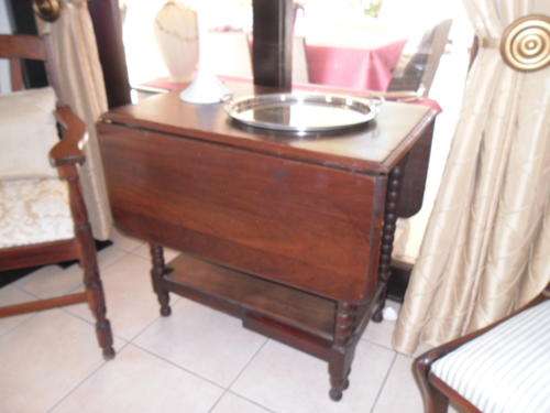 Solid bobbon leg dropside table