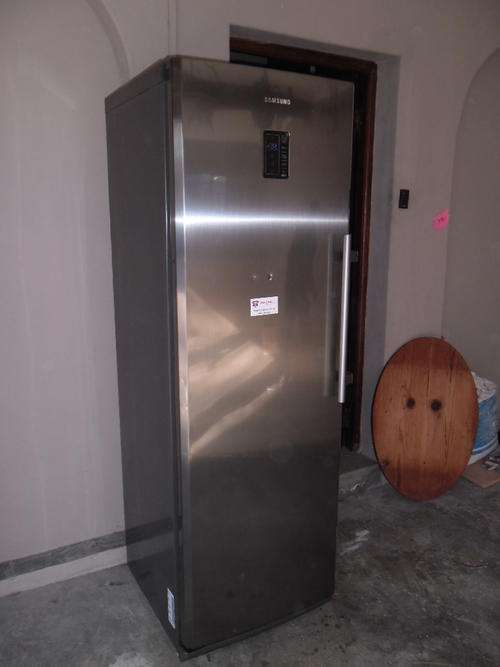 Samsung upright freezer hardly used
