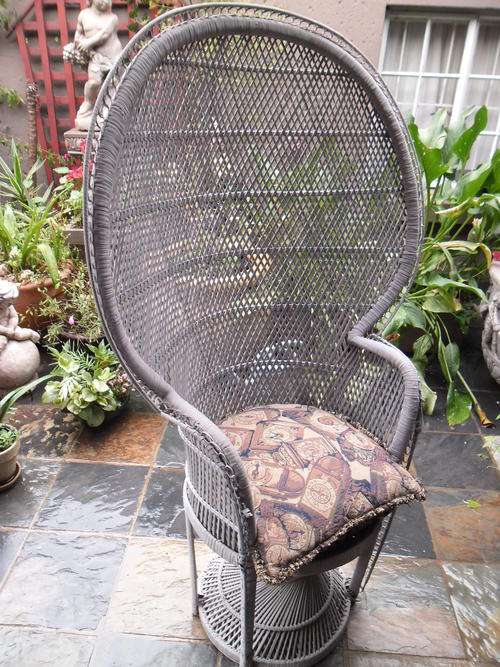 Fan/peacock chair