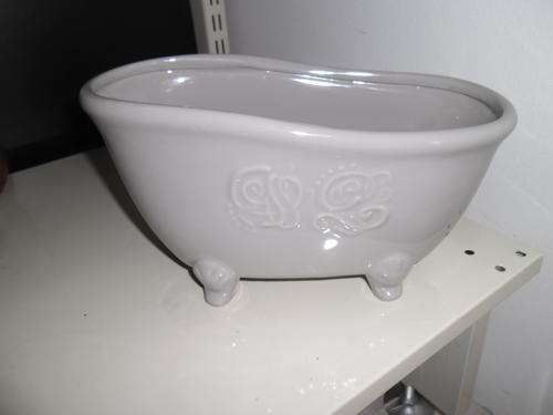 Ball and claw bath planter
