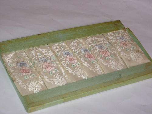 BOXED OF MATERIAL NAPKINS