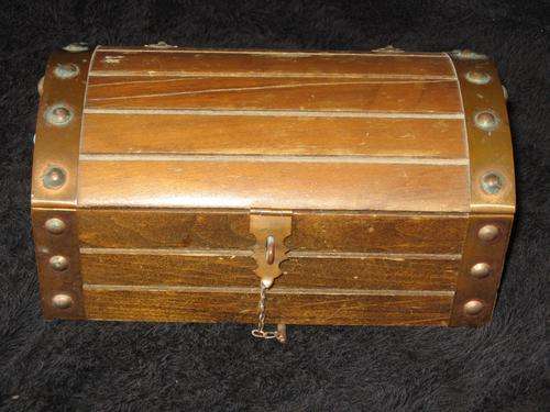 TREASURE CHEST JEWELLERY BOX
