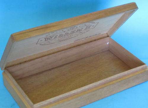 WILLEM II IMPERIAL WOODEN CIGAR BOX