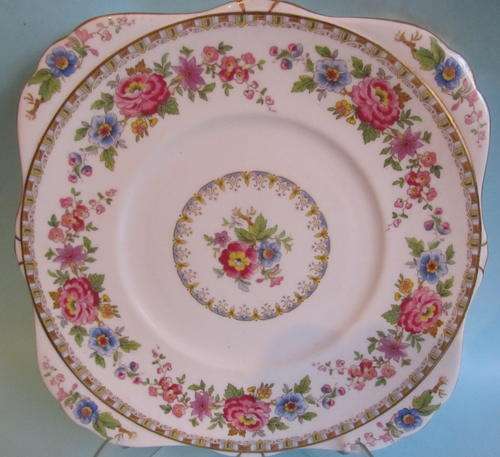 ROYAL GRAFTON "MALVERN" CAKE PLATE