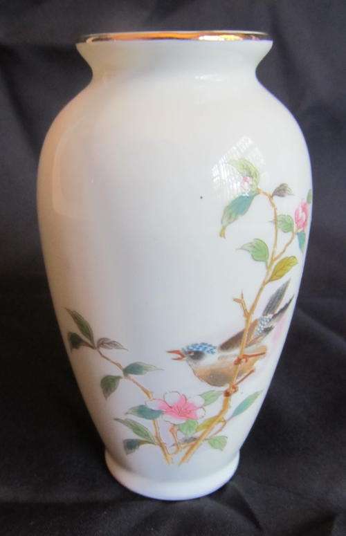 YAMAJI JAPANESE PORCELIAN VASE