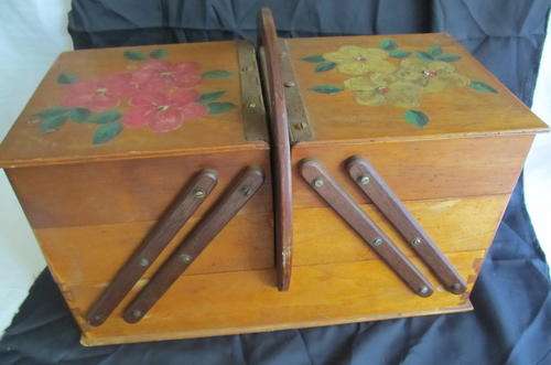 VINTAGE SEWING BOX