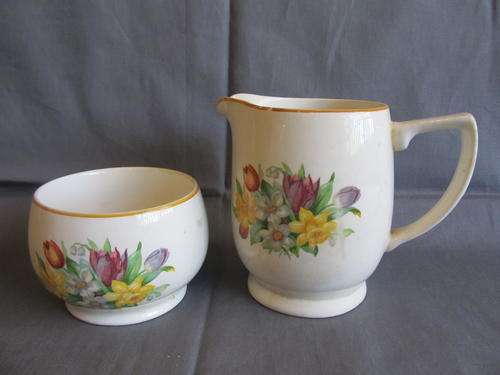 RUSSELL HOBBS SUGAR BOWL & CREAMER