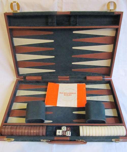 GREEN VELVET BACKGAMMON SET