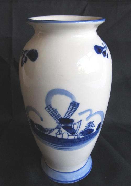 BLUE & WHITE DELFT STYLE VASE