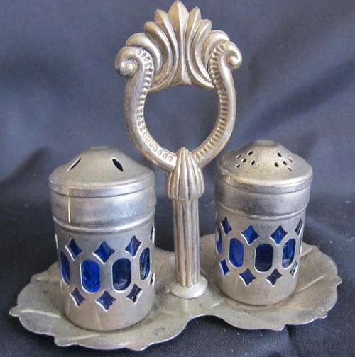 VINTAGE SALT & PEPPER SET