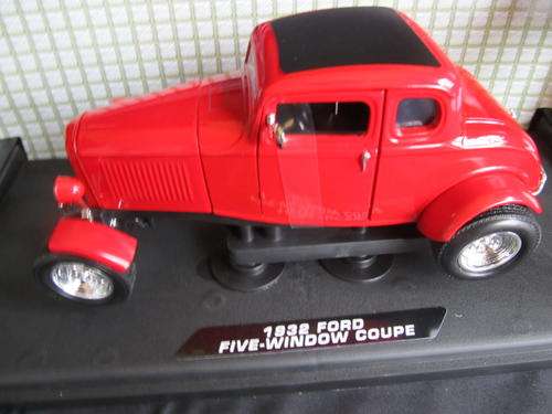 1932 FORD FIVE WINDOW COUPE- AMERICAN CLASSIC- 1:18