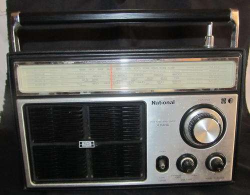 VINTAGE NATIONAL 4 BAND RADIO - WORKING