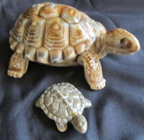 WADE TORTOISE ORNAMENTS .
