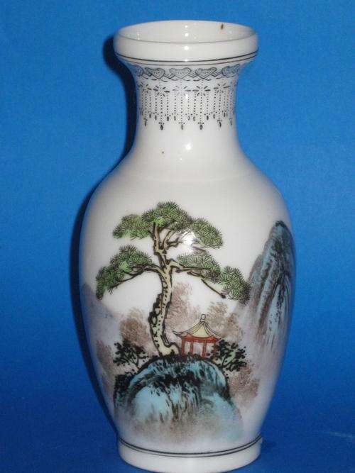 HAND PAINTED CHINESE VASE
