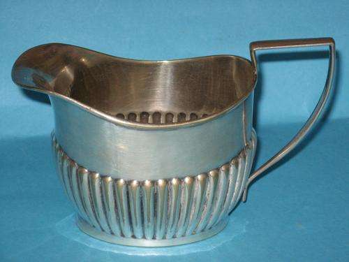 VINTAGE E.P.N.S CREAMER