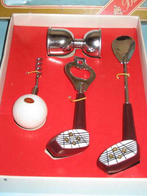 COLLECTABLE GOLF BAR SET