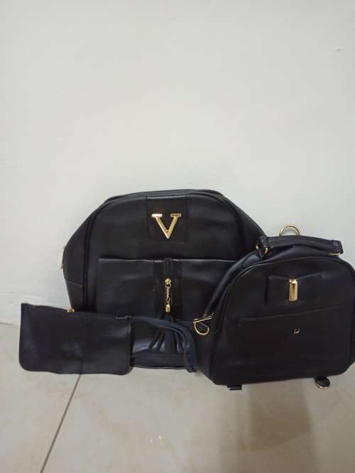 STYLISH SYNTHETIC LEATHER BAG SET WORTH 800!!!