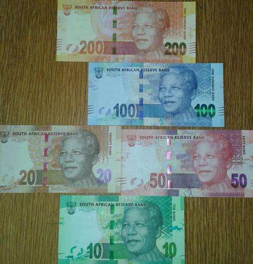 FULL SET OF AA- MANDELA NOTES FROM R200- R10- NOTES MARKED ALPHABETICALLY  A.B.C.D.E -UNCIRCULATED