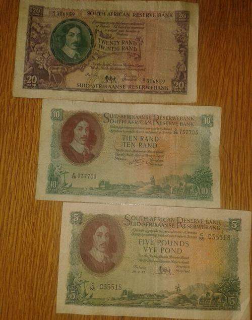 SET OF NOTES R20- R10 - 5 POUNDS- NOTES IN EXCELLENT CONDITION