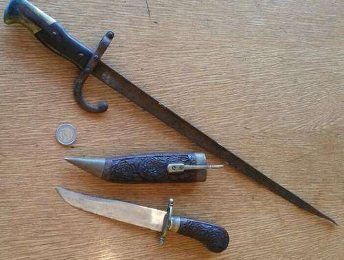 2X ANTIQUE KNIVES
