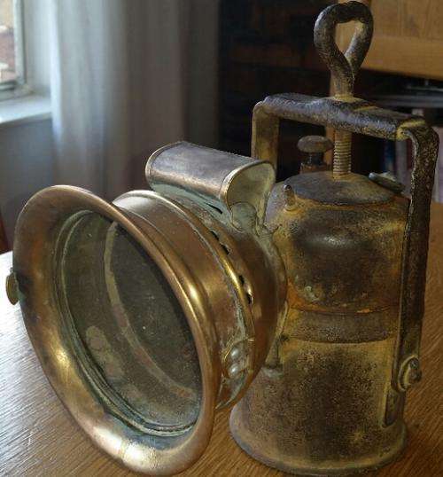 CARBIDE LAMP WITH GLASS LENSE