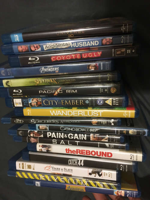 Samsung 3D, Blu Ray & dvd player + 16 Original Blu Ray Movies + Remote  - Christmas bundle