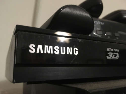 Samsung 3D, Blu Ray & dvd player + 16 Original Blu Ray Movies + Remote  - Christmas bundle