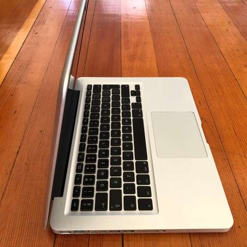 Macbook Pro 13 inch (Early 2011) Core i5, 10GB RAM, 512GB SSD