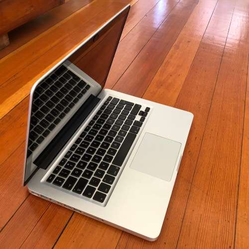 Macbook Pro 13 inch (Early 2011) Core i5, 10GB RAM, 512GB SSD