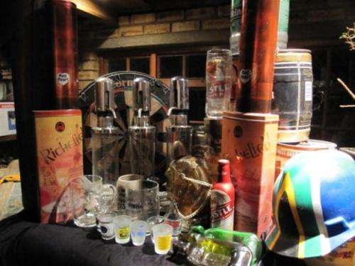 HUGE LOT BAR MEMORABILIA - Crazy Wednesday